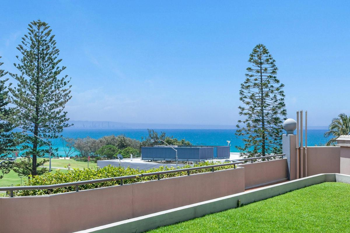 Superior 2 Bedroom Courtyard Apartment
