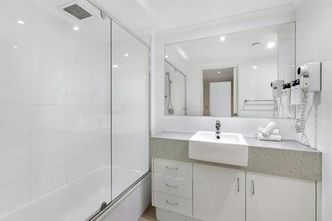 Deluxe 2 Bedroom Centre Front Apartment