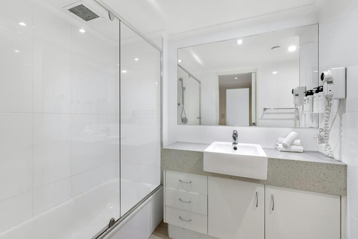 Deluxe 2 Bedroom Centre Front Apartment