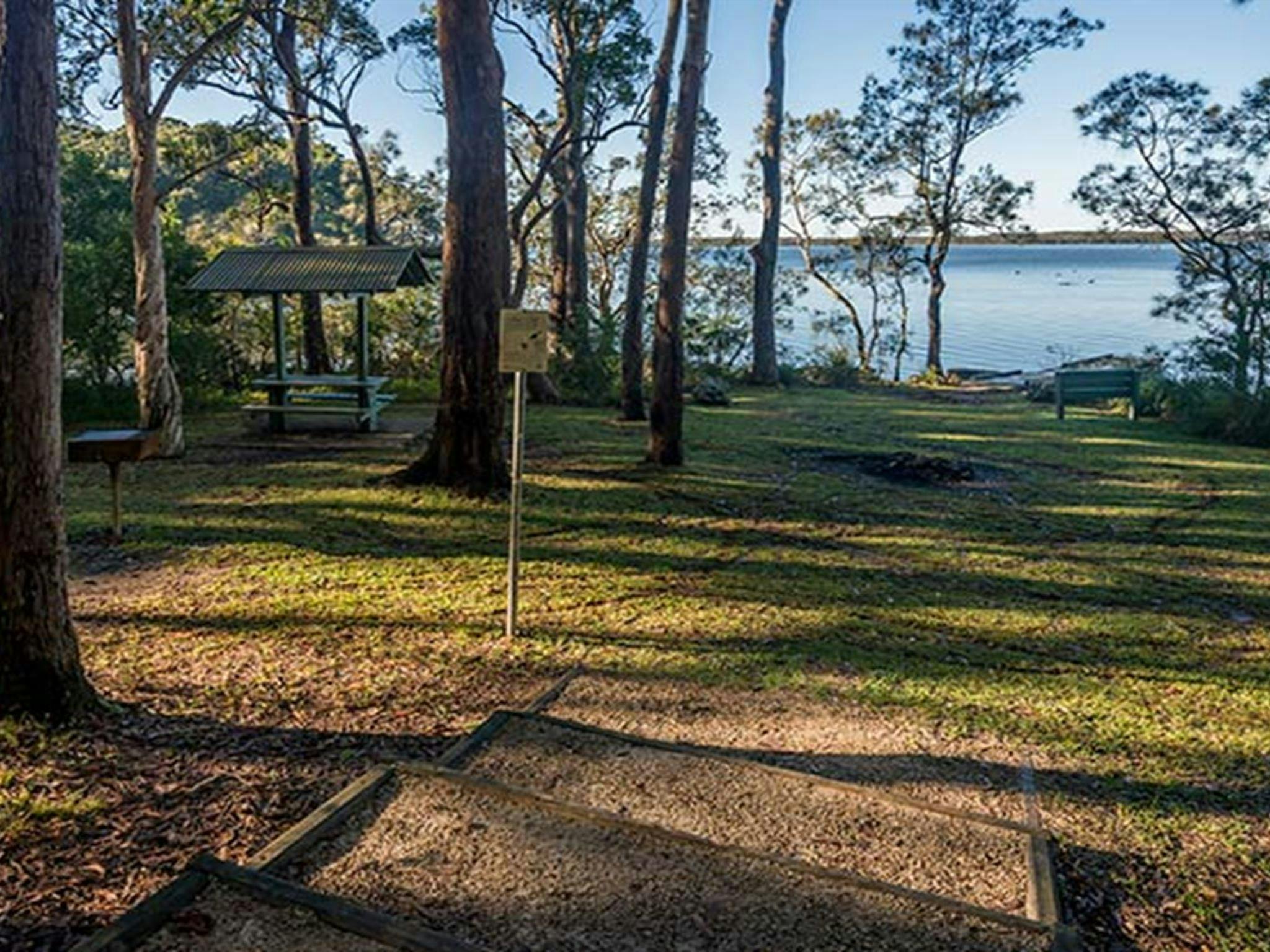 Queens Lake picnic area, Queens Lake Nature Reserve. Photo: John Spencer