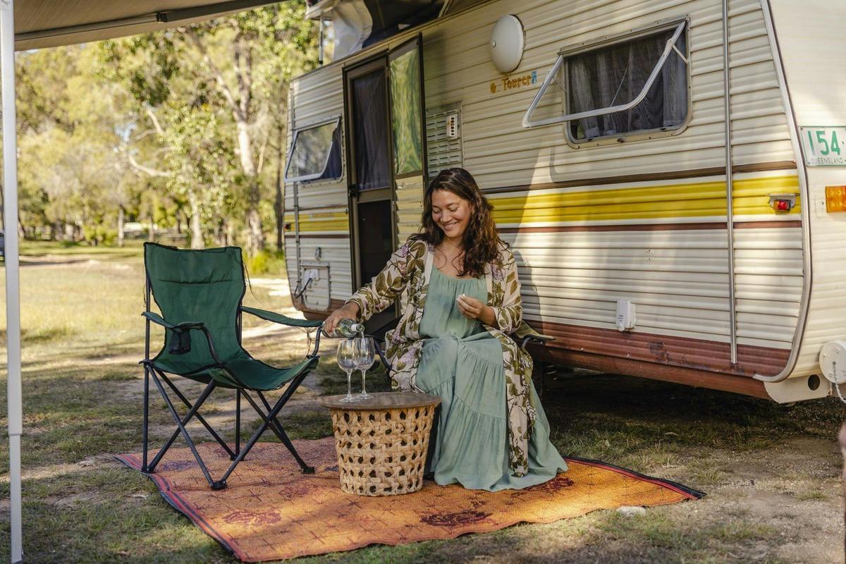 Camper relaxing at Traveller's Rest 1770 nature-campground in Agnes Water 1770