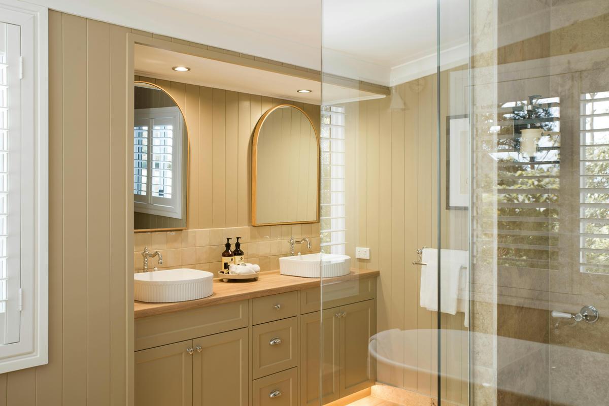 Lodge Bath Suite