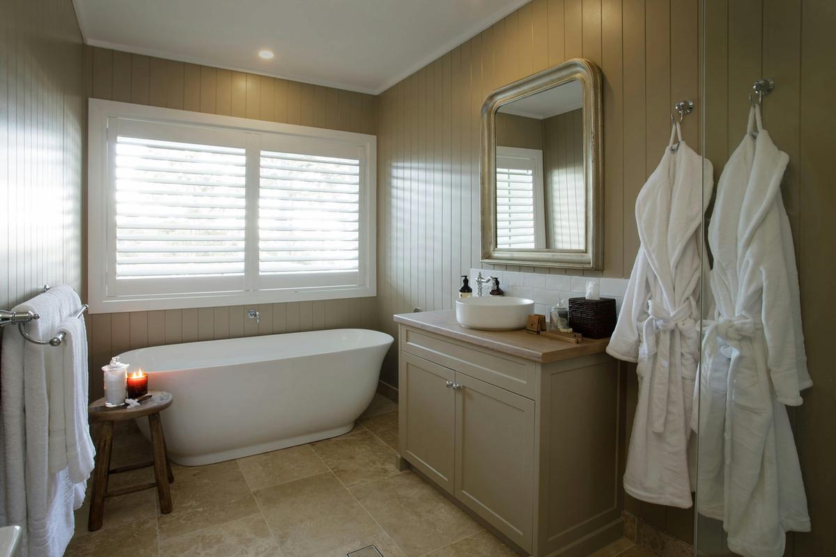 Lodge Bath Suite