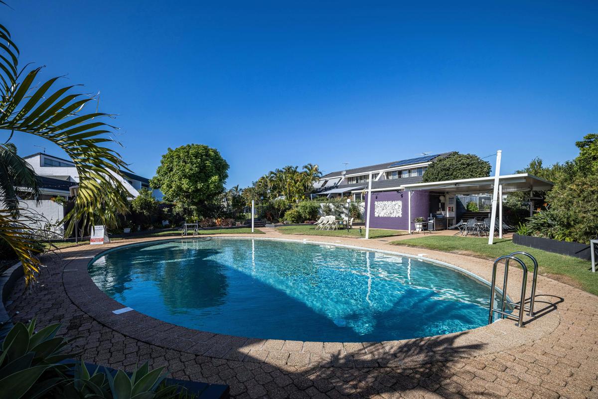 Complex pool