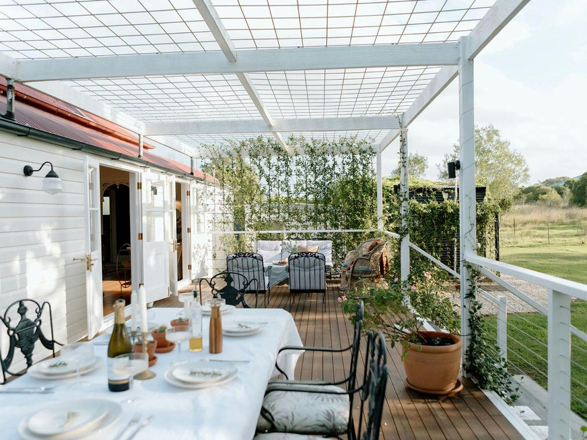 Entertain on the verandah at Linning's House