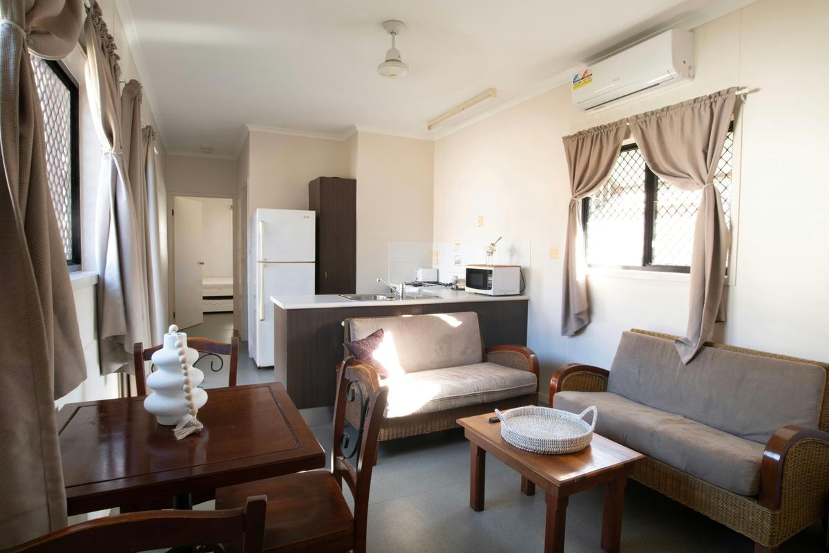4-Bedroom Cabins – Pet-Friendly Deck