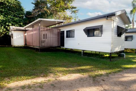 4-Bedroom Cabins – Pet-Friendly Deck