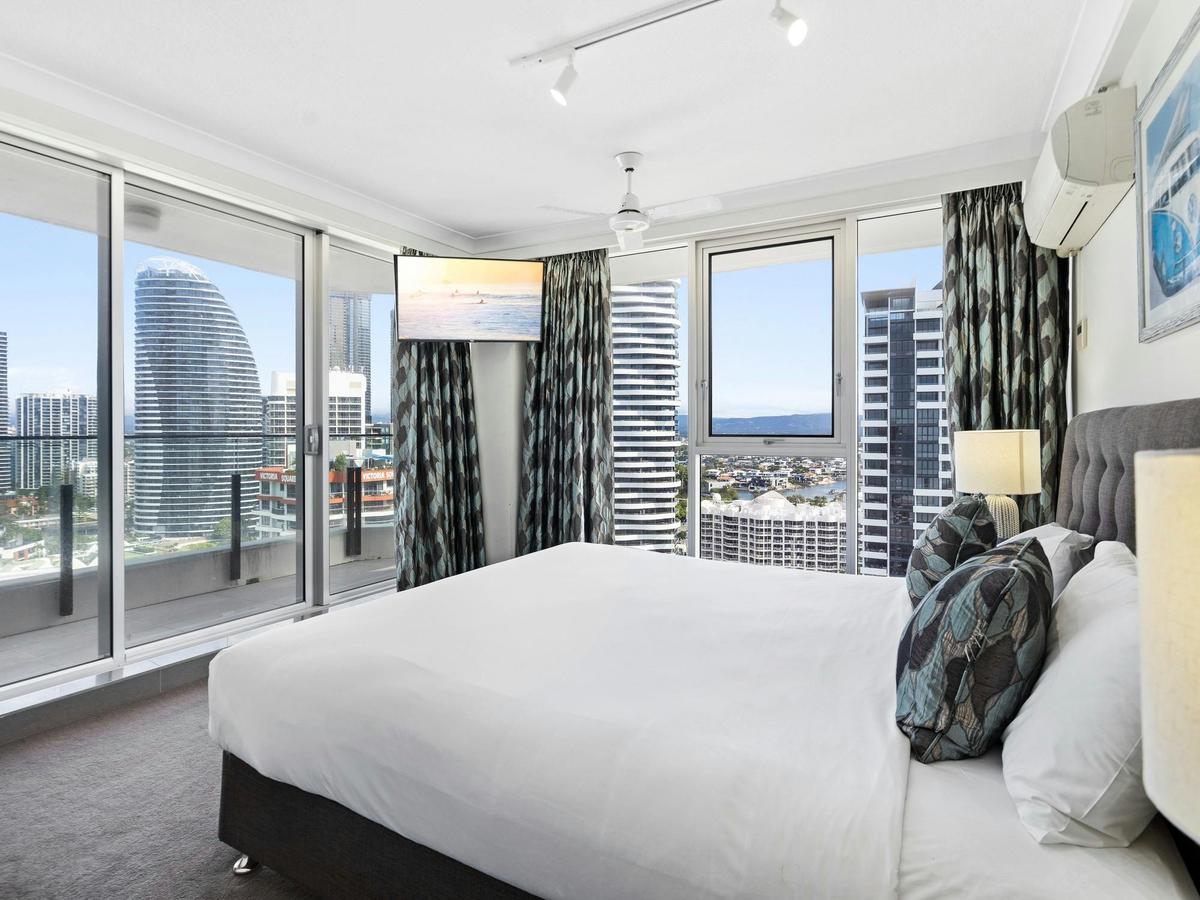 Three Bedroom Family Ocean View Apartment