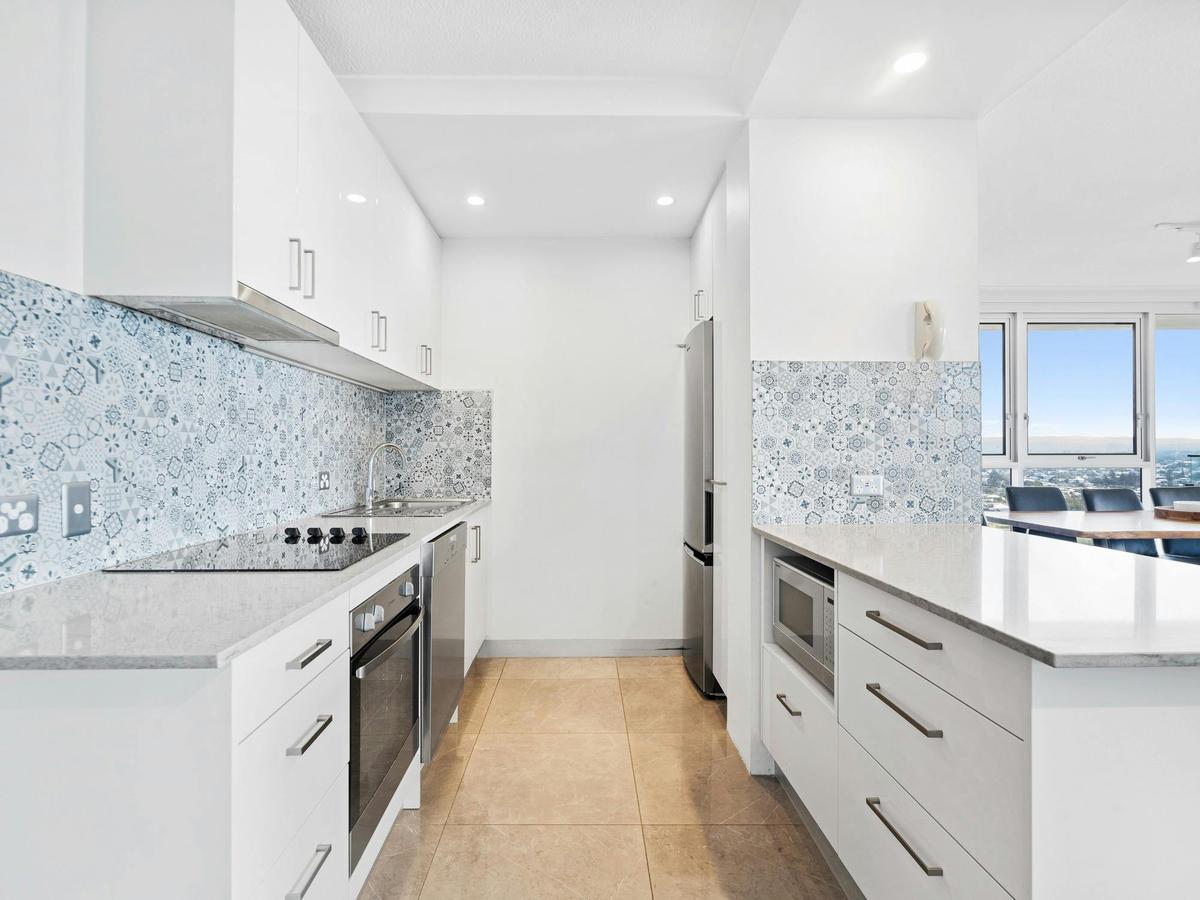 Three Bedroom Family Ocean View Apartment