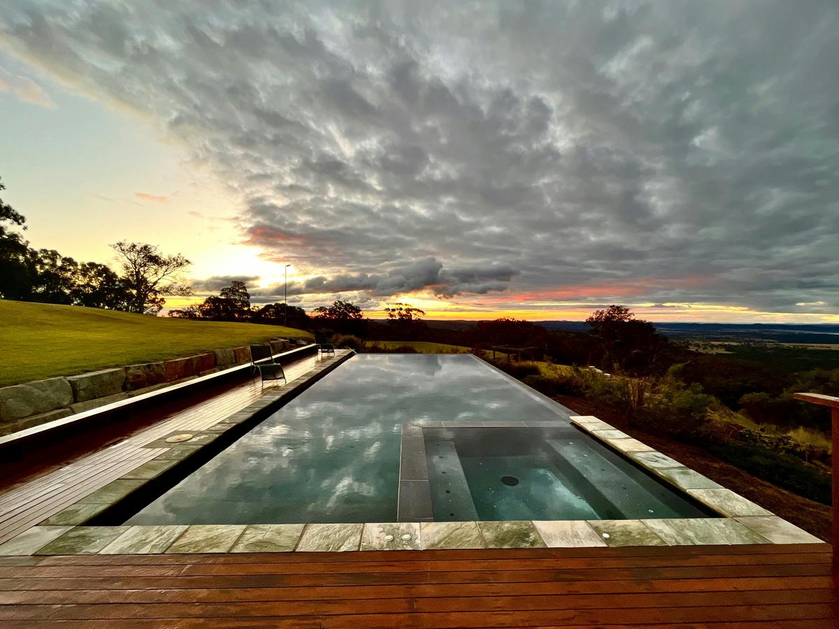 Infinity pool