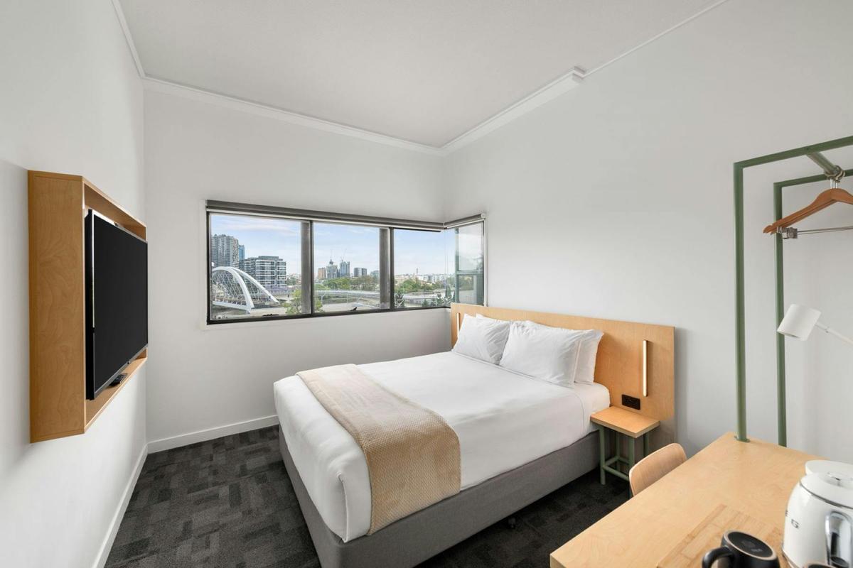 Queen River View Ensuite