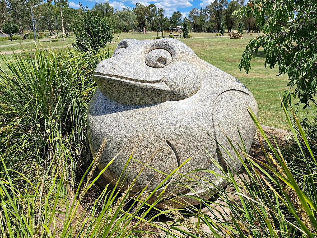 Tiddalik Sculpture by Vernon Foss, Suzanne Stratford-Pearn, and Jim Roberts
