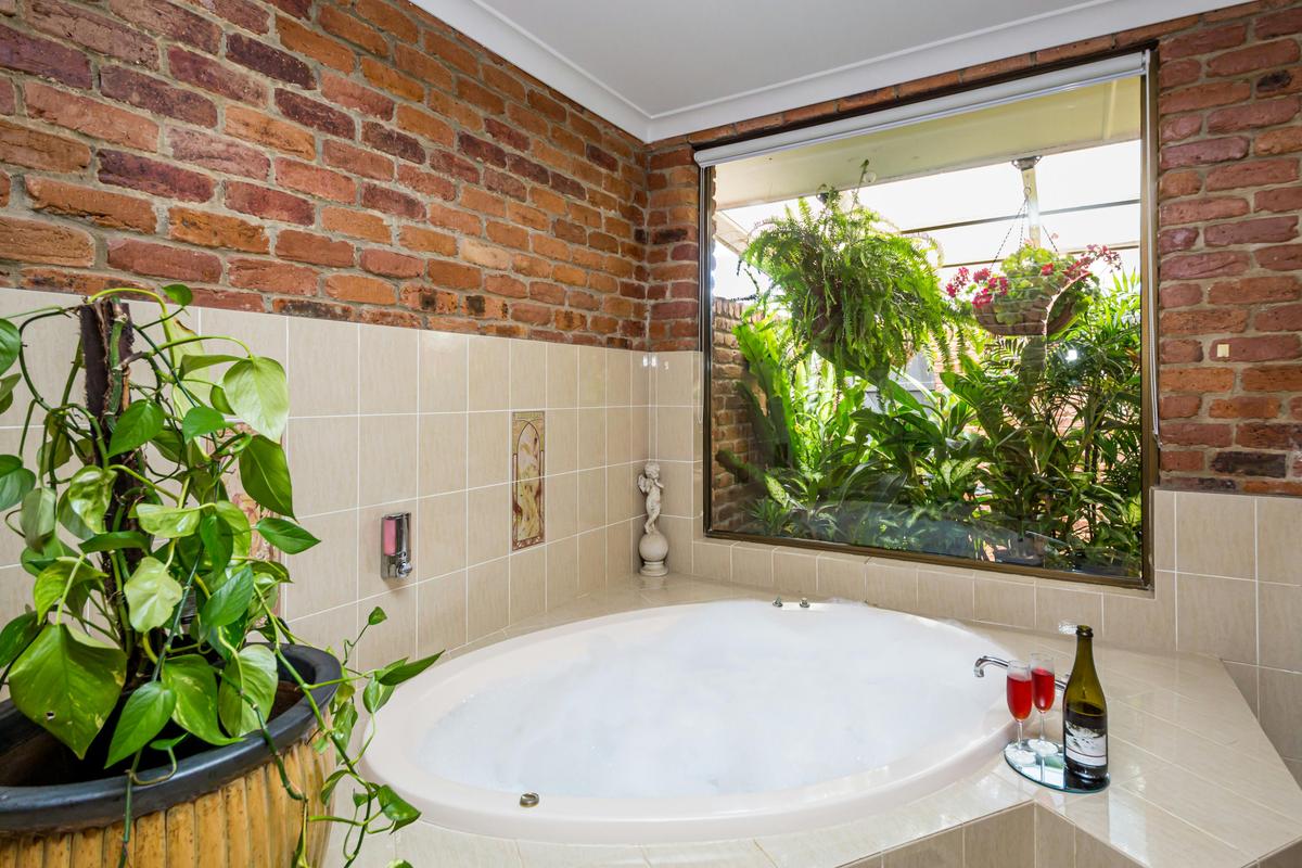 King Spa & Courtyard