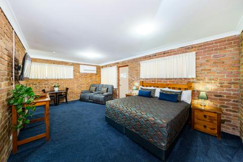 King Spa & Courtyard