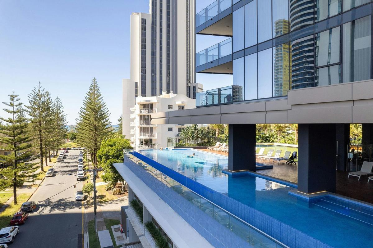 50m Infinity Pool