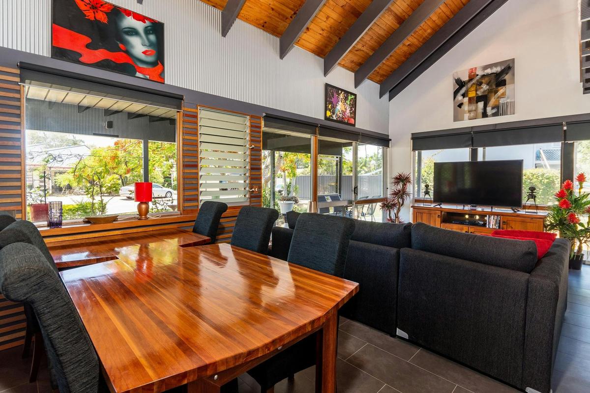 Dining and lounge
