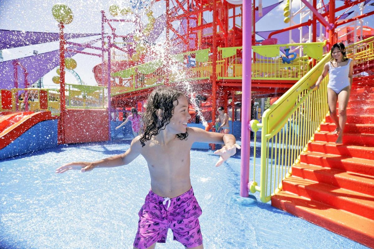 Pipeline Plunge at WhiteWater World