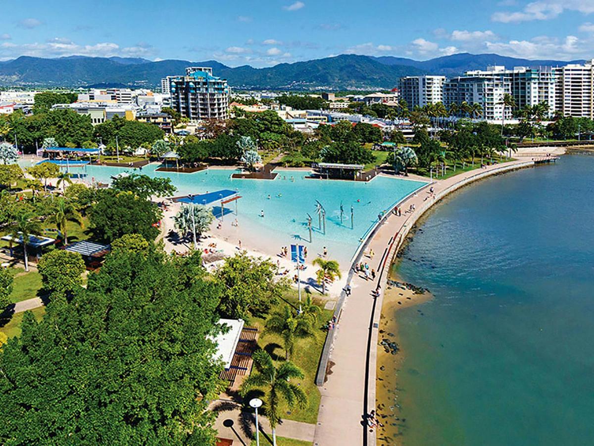Zoom Around Cairns - 10 minute City Scenic Flight