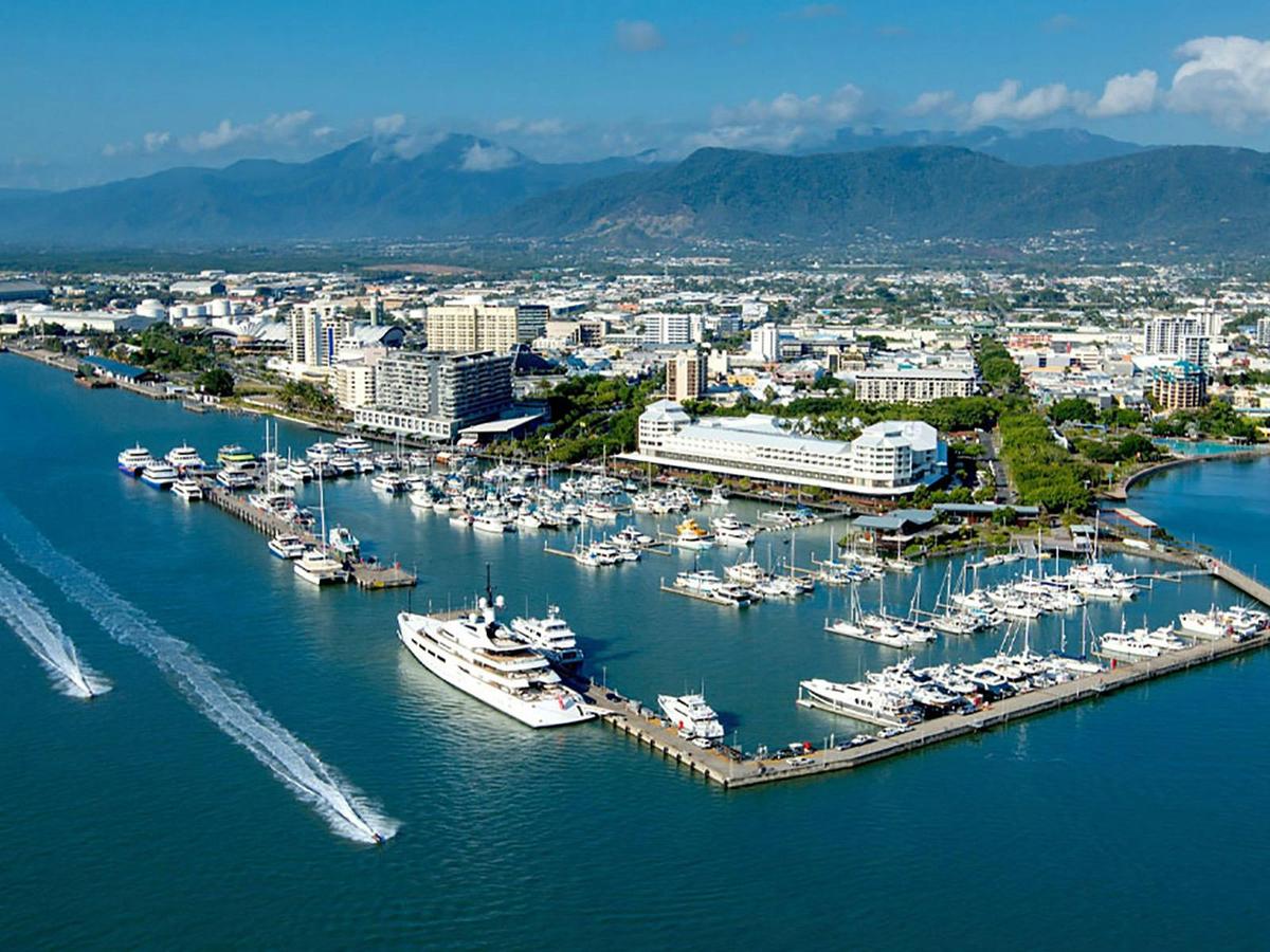 Zoom Around Cairns - 10 minute City Scenic Flight