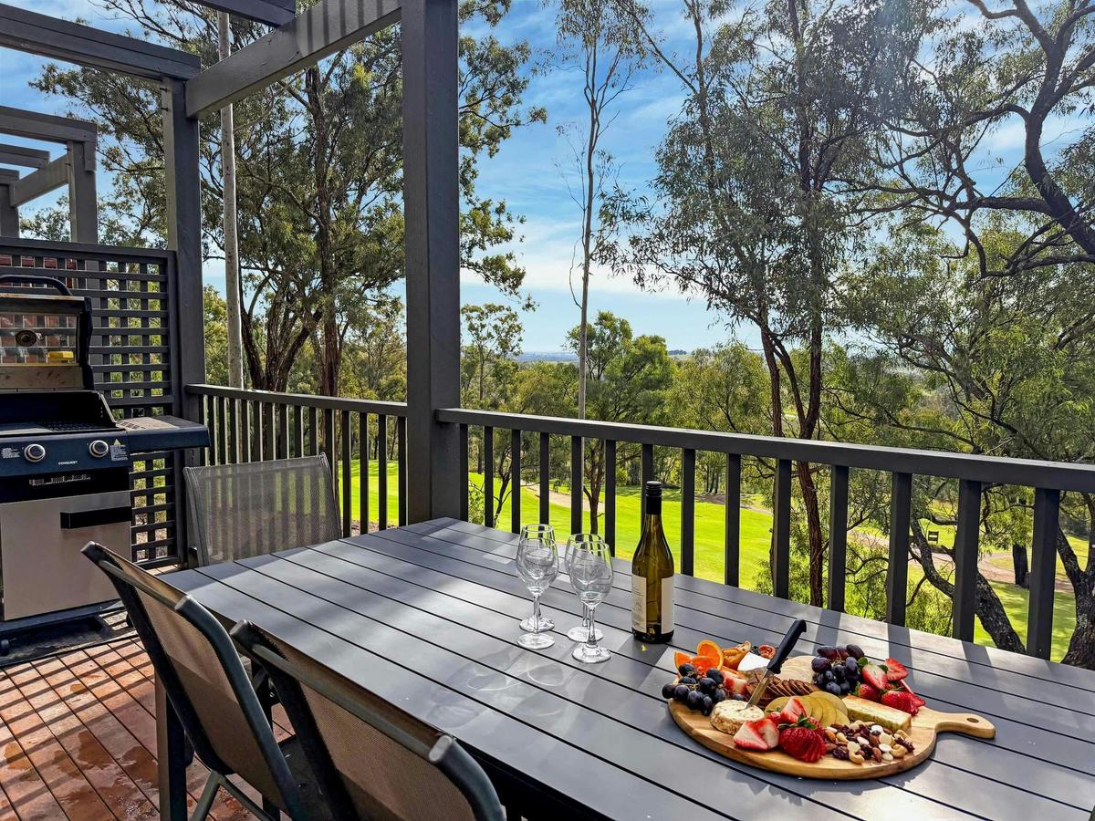 Outdoor dining on deck