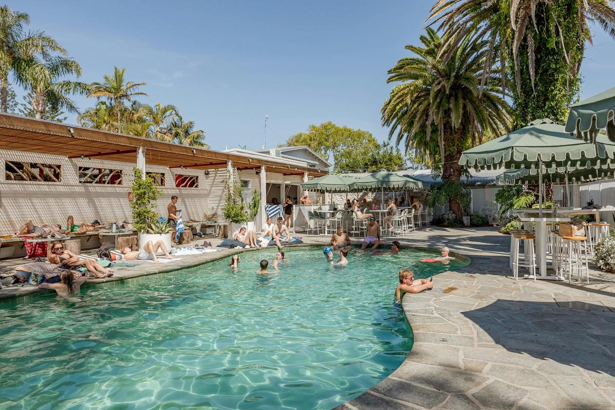 Swimming pool and pool bar at Wake Up! Byron Bay