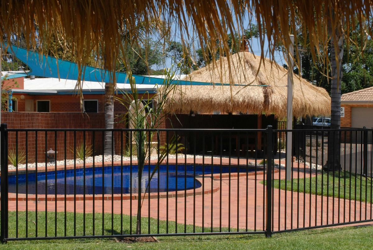 Tea House Motor Inn and Apartments