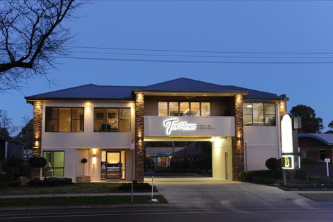 Tea House Motor Inn and Apartments
