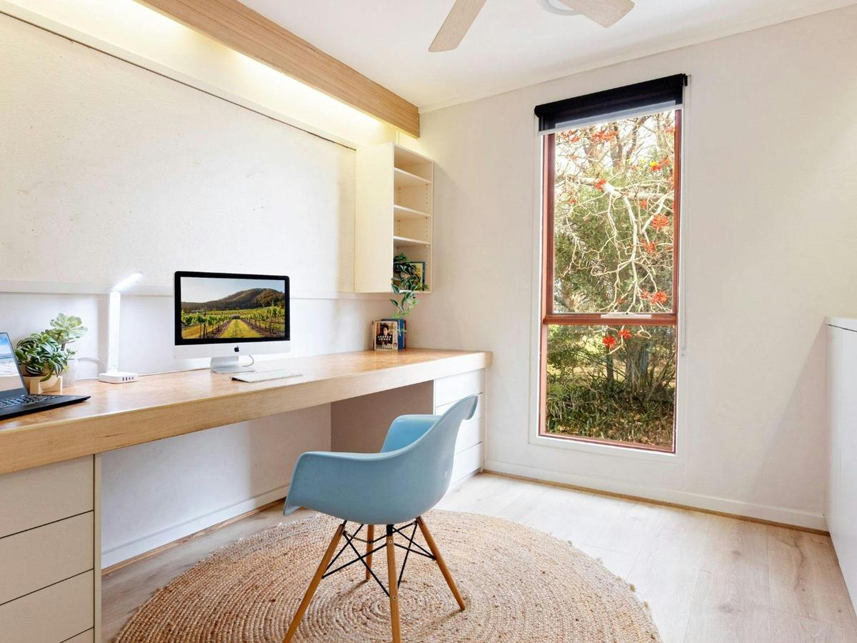 Island Oasis | Study | WiFi | Air conditioning | Ceiling fan | Books | Laptop friendly