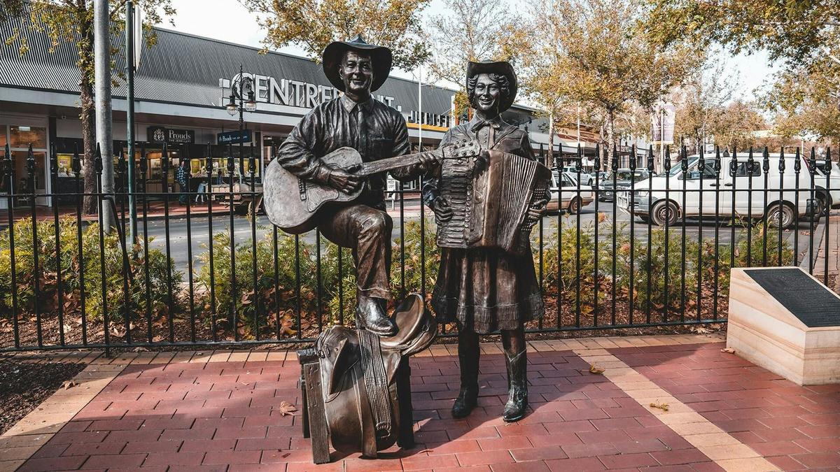 Slim Dusty and Joy McKean Bronze Statues