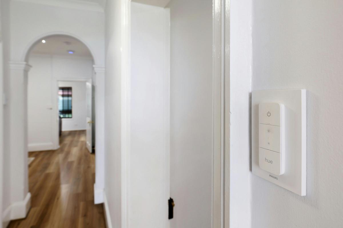 Smart lighting control in hallway