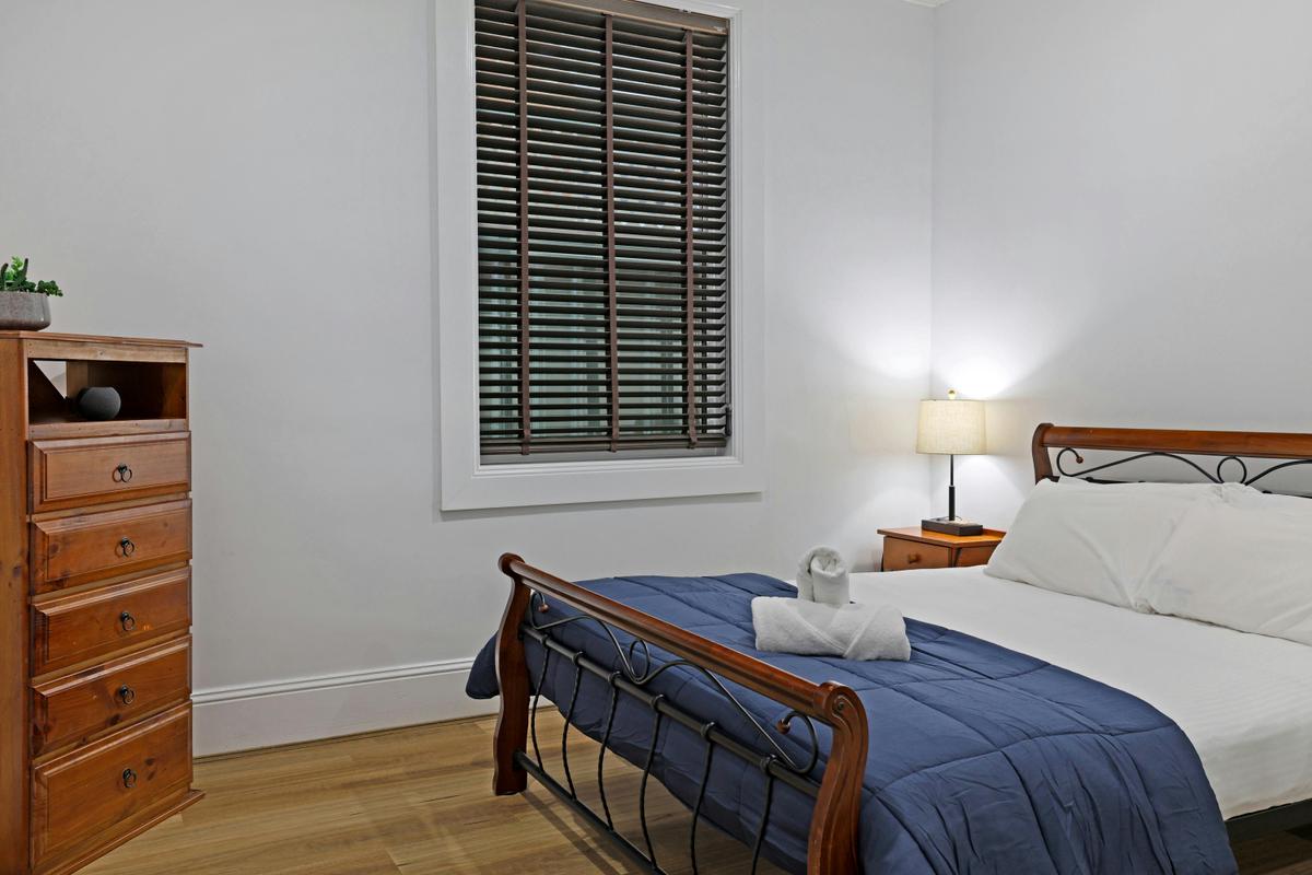 Queen bedroom with bedside lighting