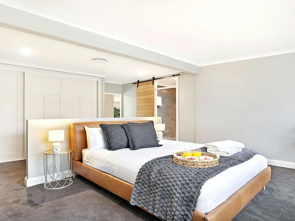 Curra Nadie Ranch | Bedroom 1 | Queen | Linen included | Ducted air conditioning | Shower ensuite | 