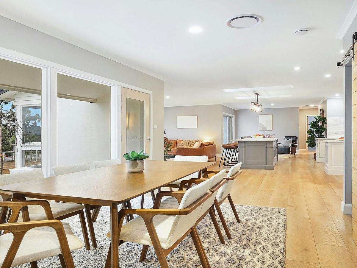 Curra Nadie Ranch | Dining room | Ducted air conditioning | Rural views | WiFi | Pets welcome 