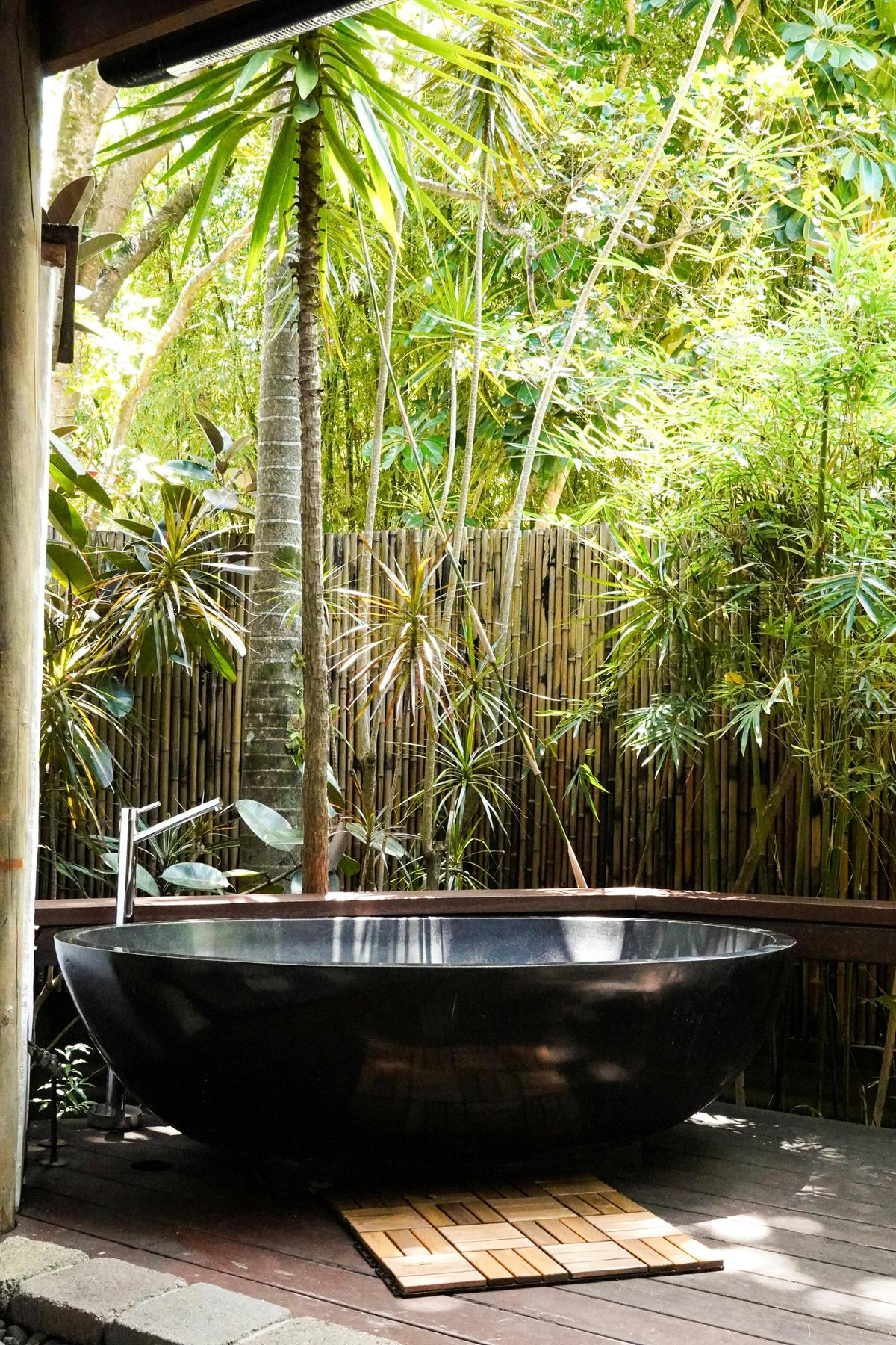 Dragonfly's Rest Outdoor Bath