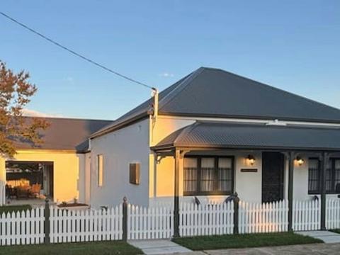 Loira Cottage