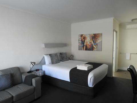 Wine Village Motor Inn