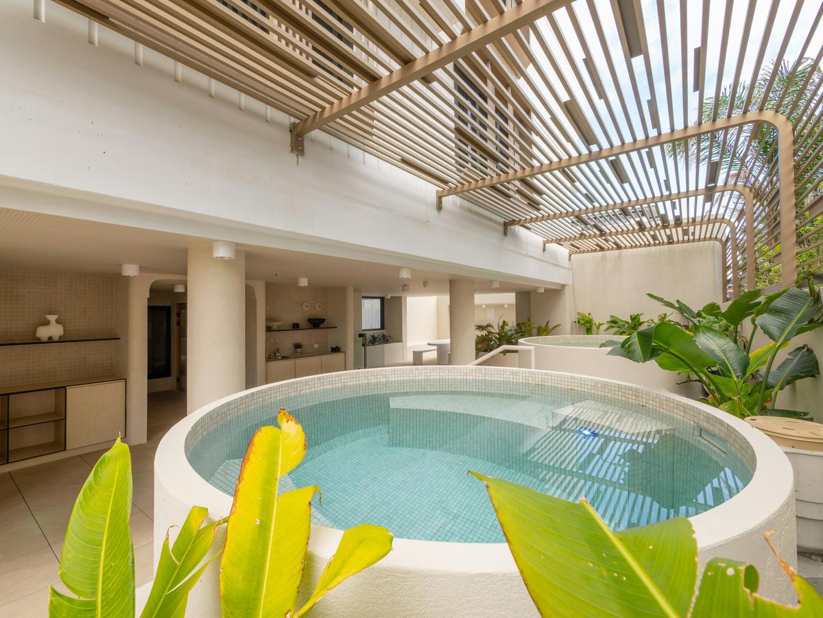 The building plunge pools, hot and cold.