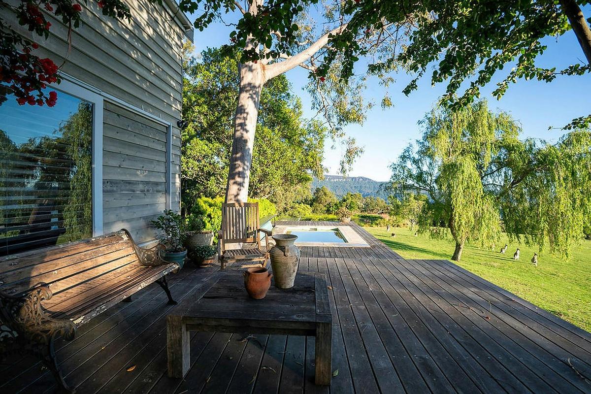 Deck & pool