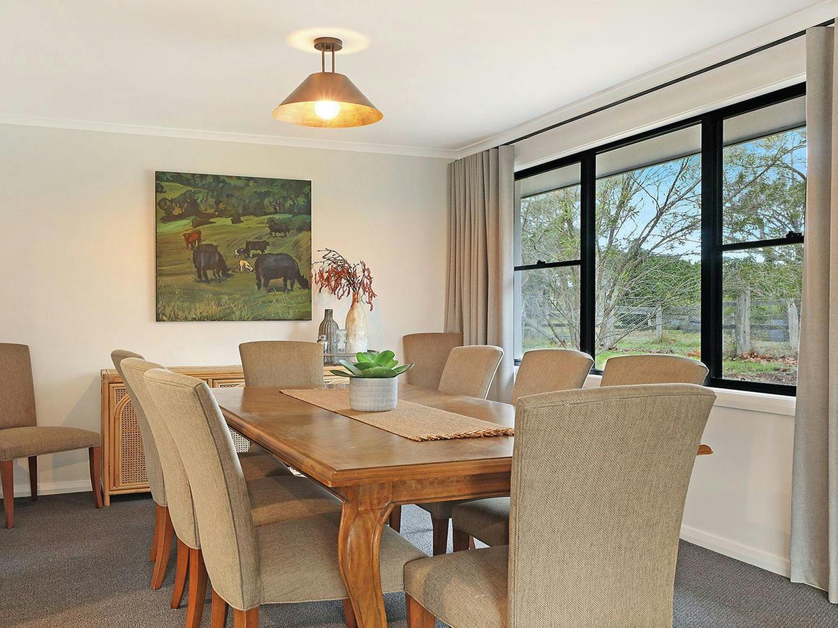 Mirambeena | Formal dining room | Ducted air conditioning | Rural views | Wi-Fi 