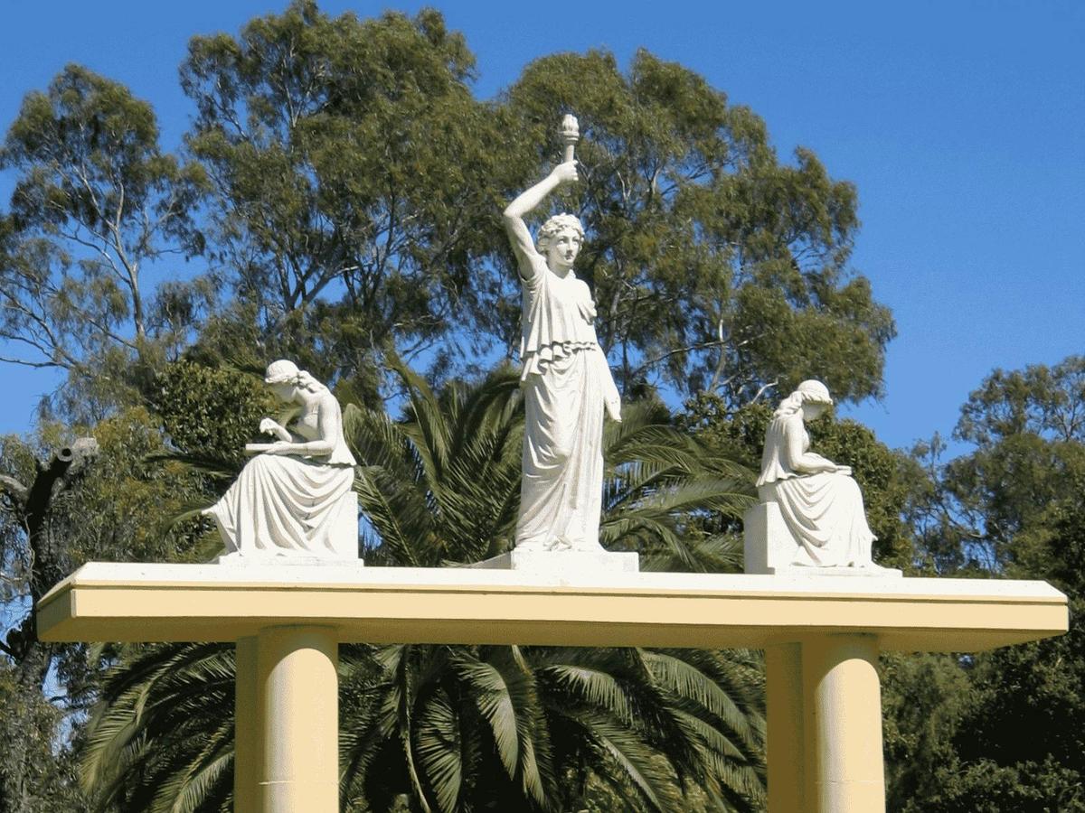 The Three Muses, Deniliquin
