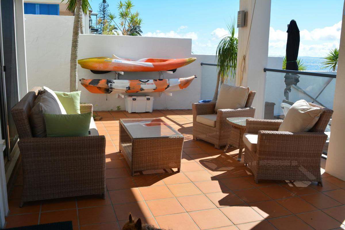 Outdoor barbecue area where you can gaze out to sea and read a book