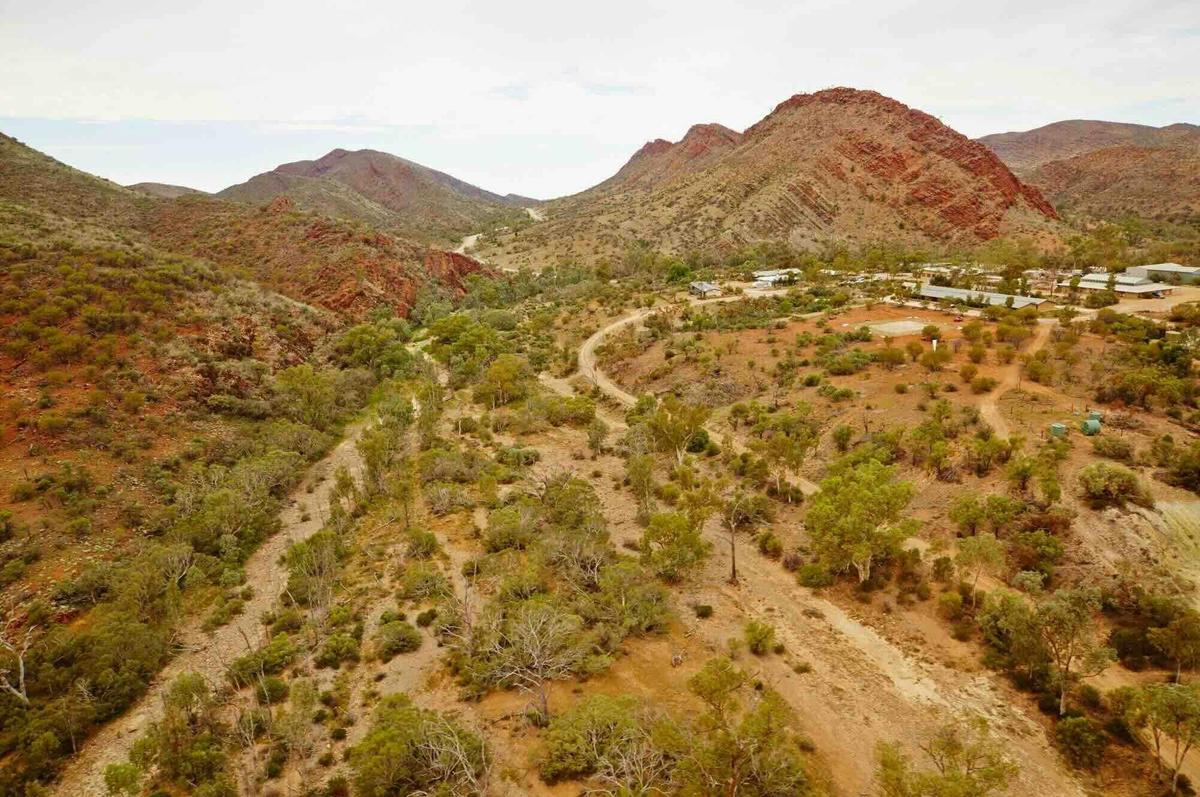 Arkaroola, Flinders Ranges and Monarto Zoo with Blue Bus Tours