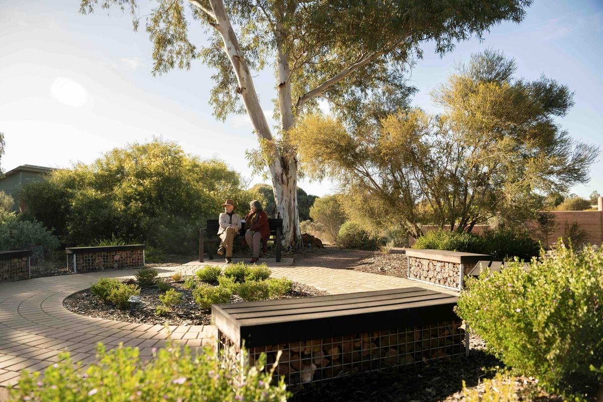 Arkaroola, Flinders Ranges and Monarto Zoo with Blue Bus Tours