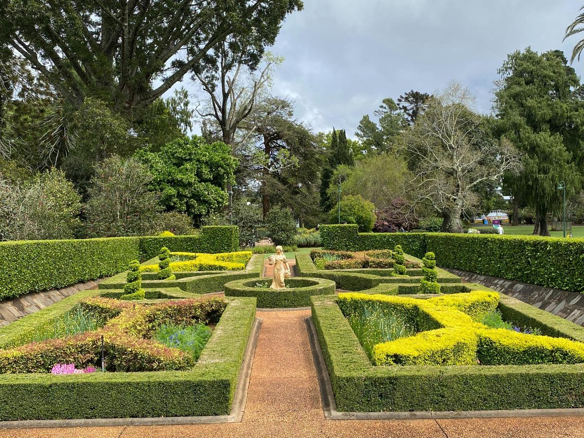 Toowoomba Carnival of Flowers with Blue Bus Tours, September 2026