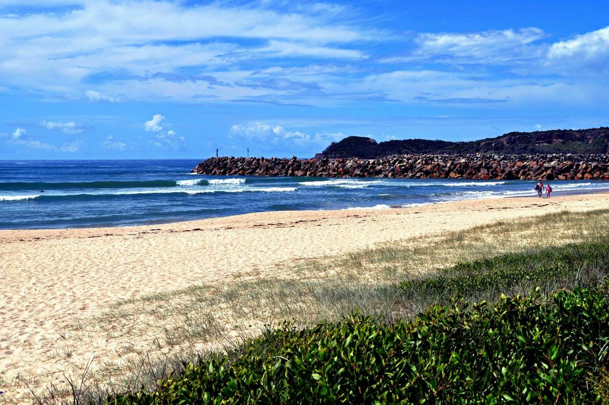 Grants Beach looking south to the breakwall