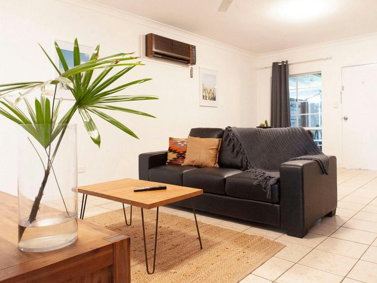 Three-Bedroom Apartment Lounge Area at Motel Nomad