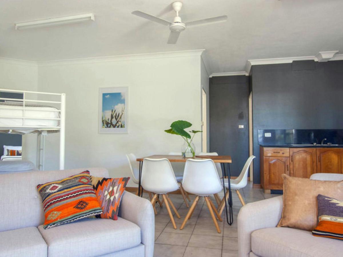 Two-Bedroom Apartment Lounge and Dining Area at Motel Nomad