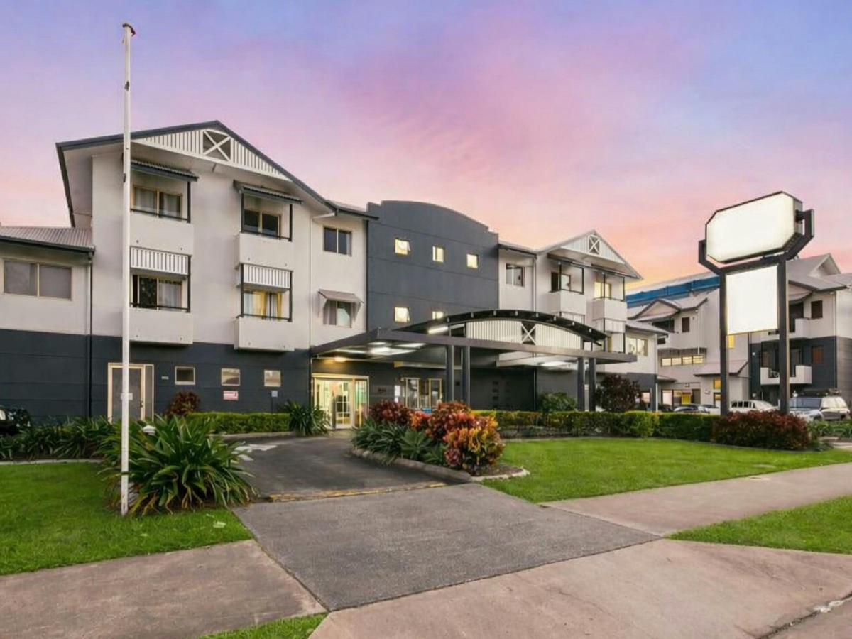 K2 Queen's Court Cairns exterior