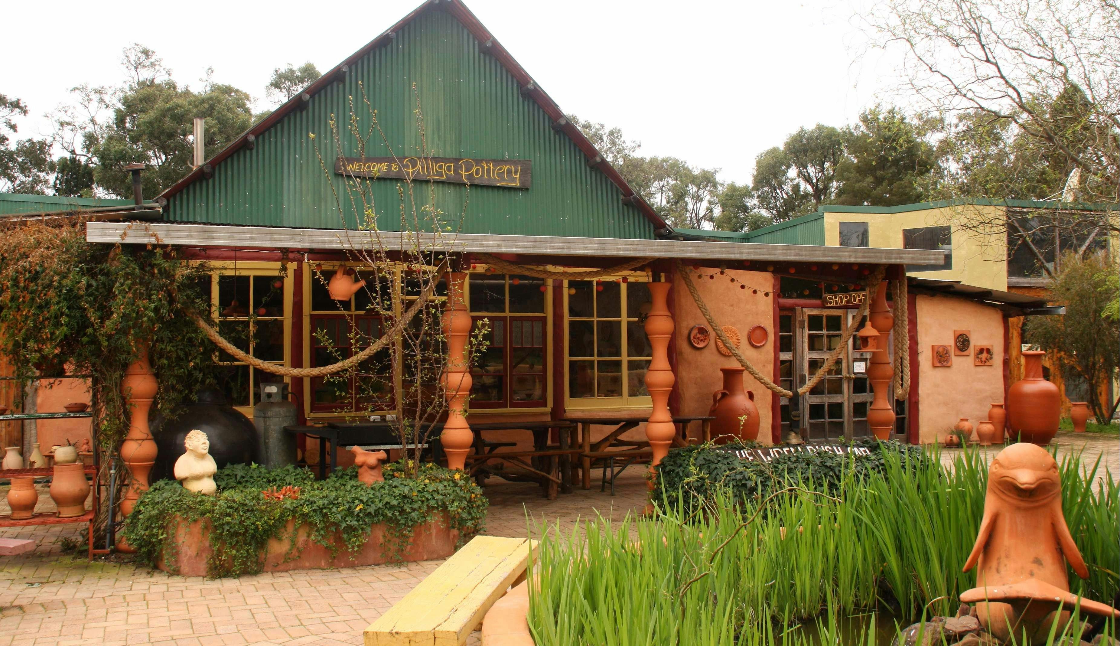 Pilliga Pottery cafe courtyard