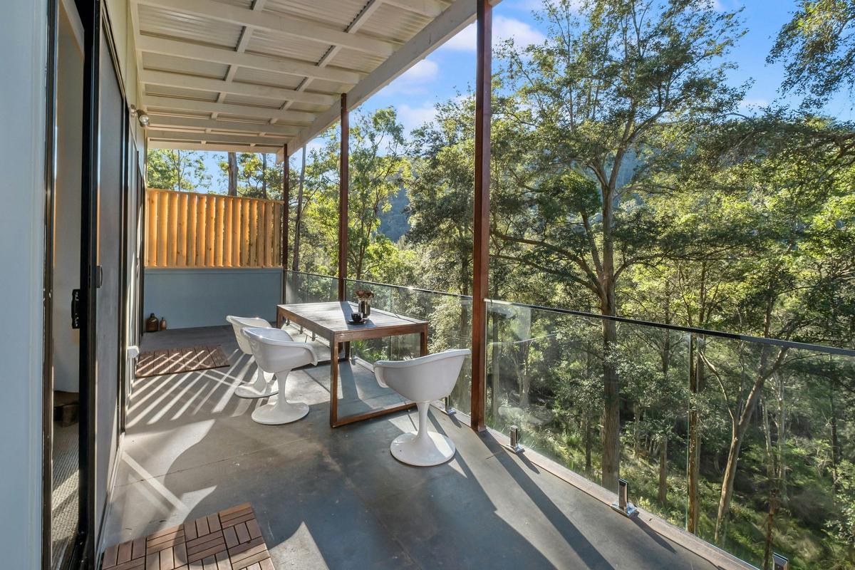 Gymea Cottage deck overlooking the natural landscape